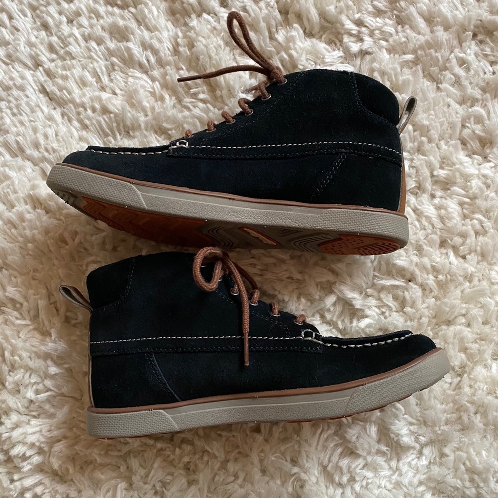 EDDIE BAUER  shoes